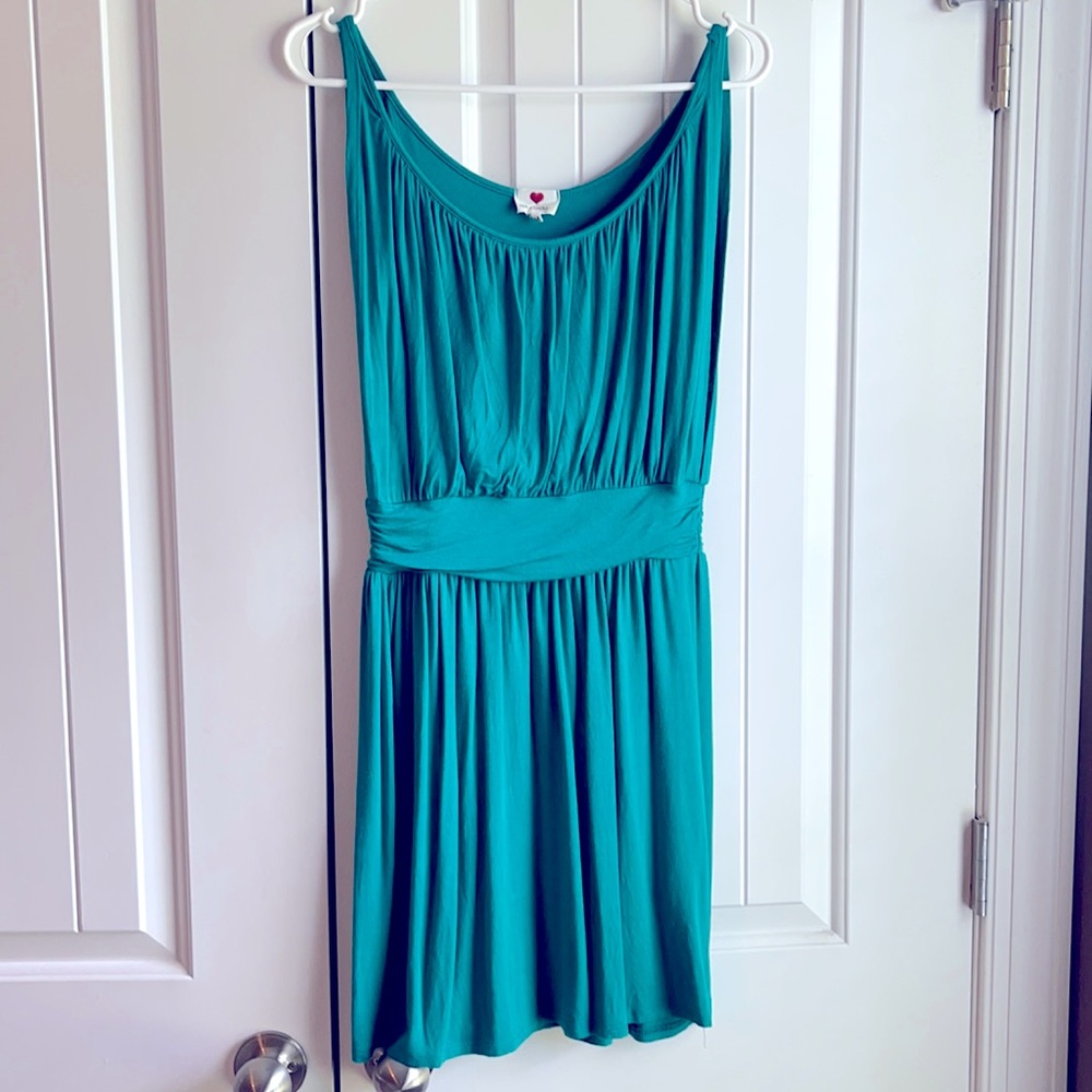 Super cute dress 👗 with a built in tank top